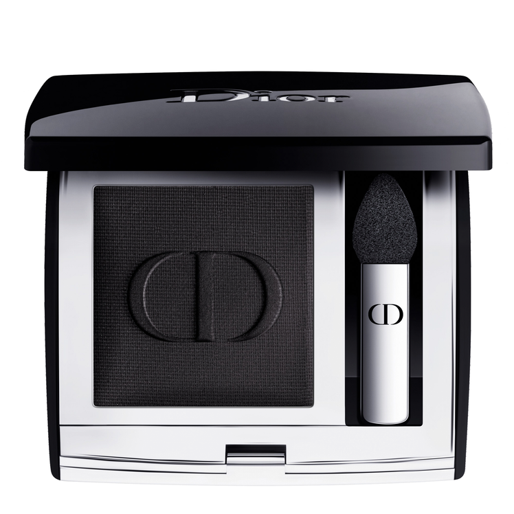 Le maquillage Moody de cette saison offre du glamour avec du mordant