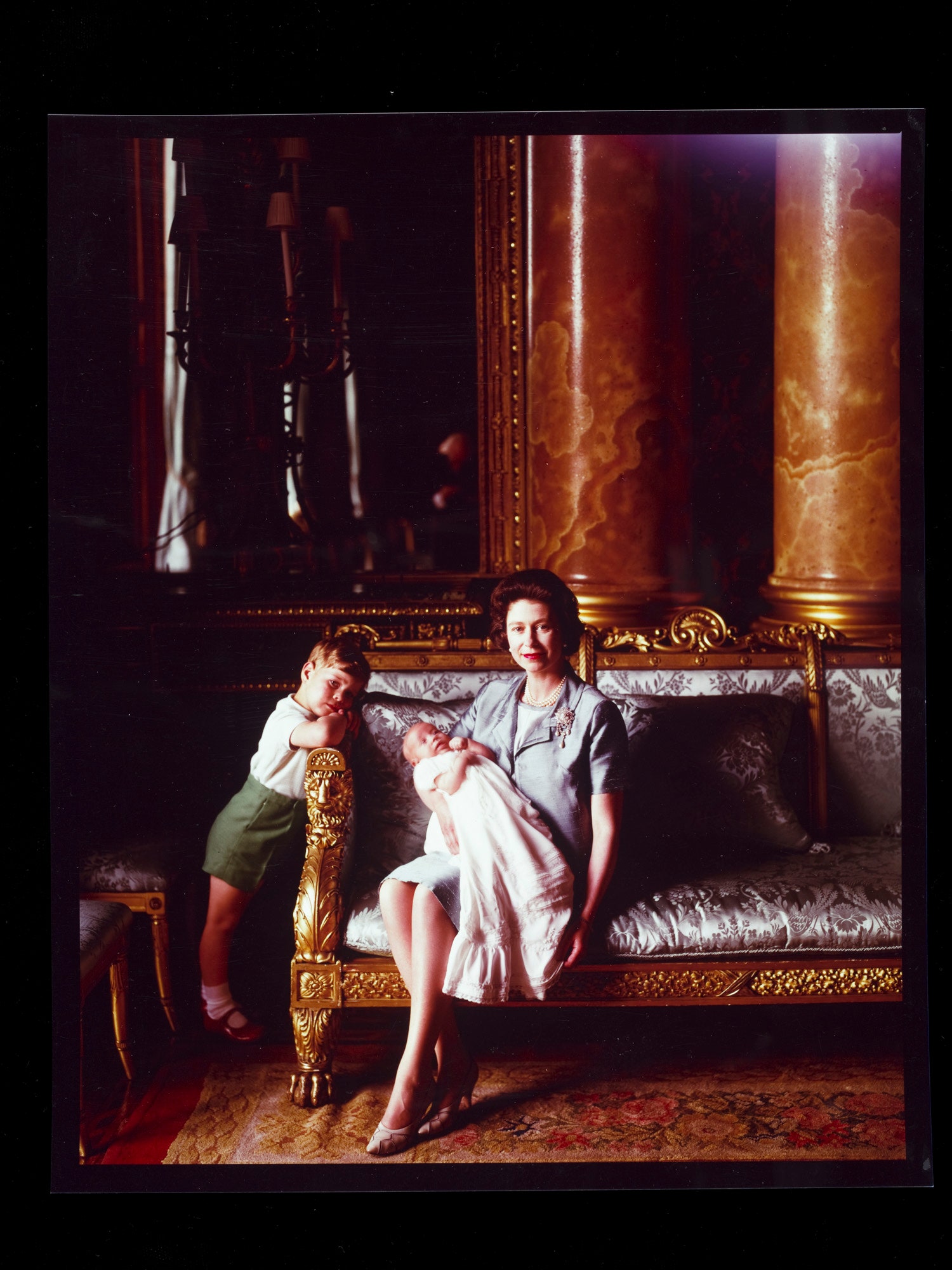 La reine Elizabeth, le prince Andrew et le prince Edward.