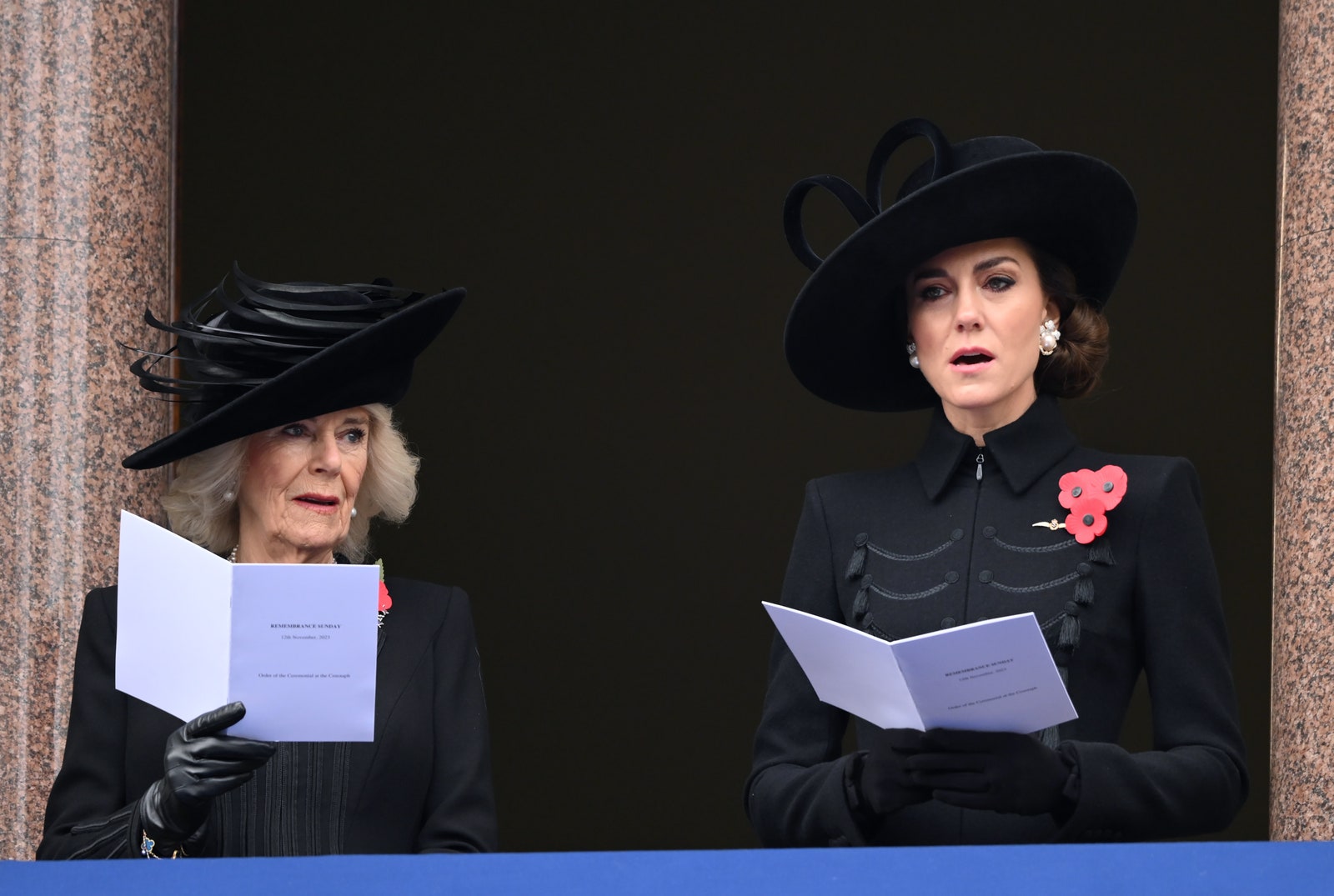 La reine Camilla et la princesse Catherine de Galles assistent au service national du souvenir au cénotaphe le 12 novembre...