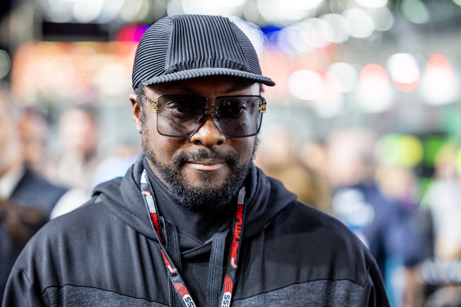 will.i.am parcourt la grille avant le Grand Prix de F1 de Las Vegas le samedi 18 novembre 2023 sur le Las Vegas Street Circuit.