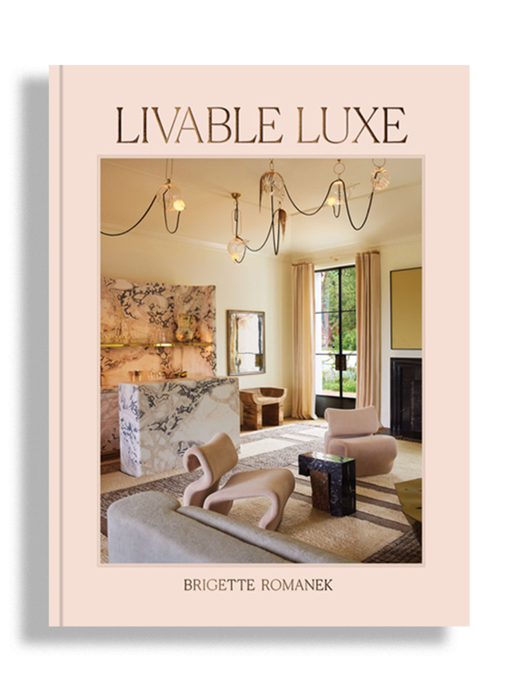 Brigette Romanek aime les parfums de fumée et les sièges vintage Brigette Romanek aime les parfums de fumée et les sièges vintage