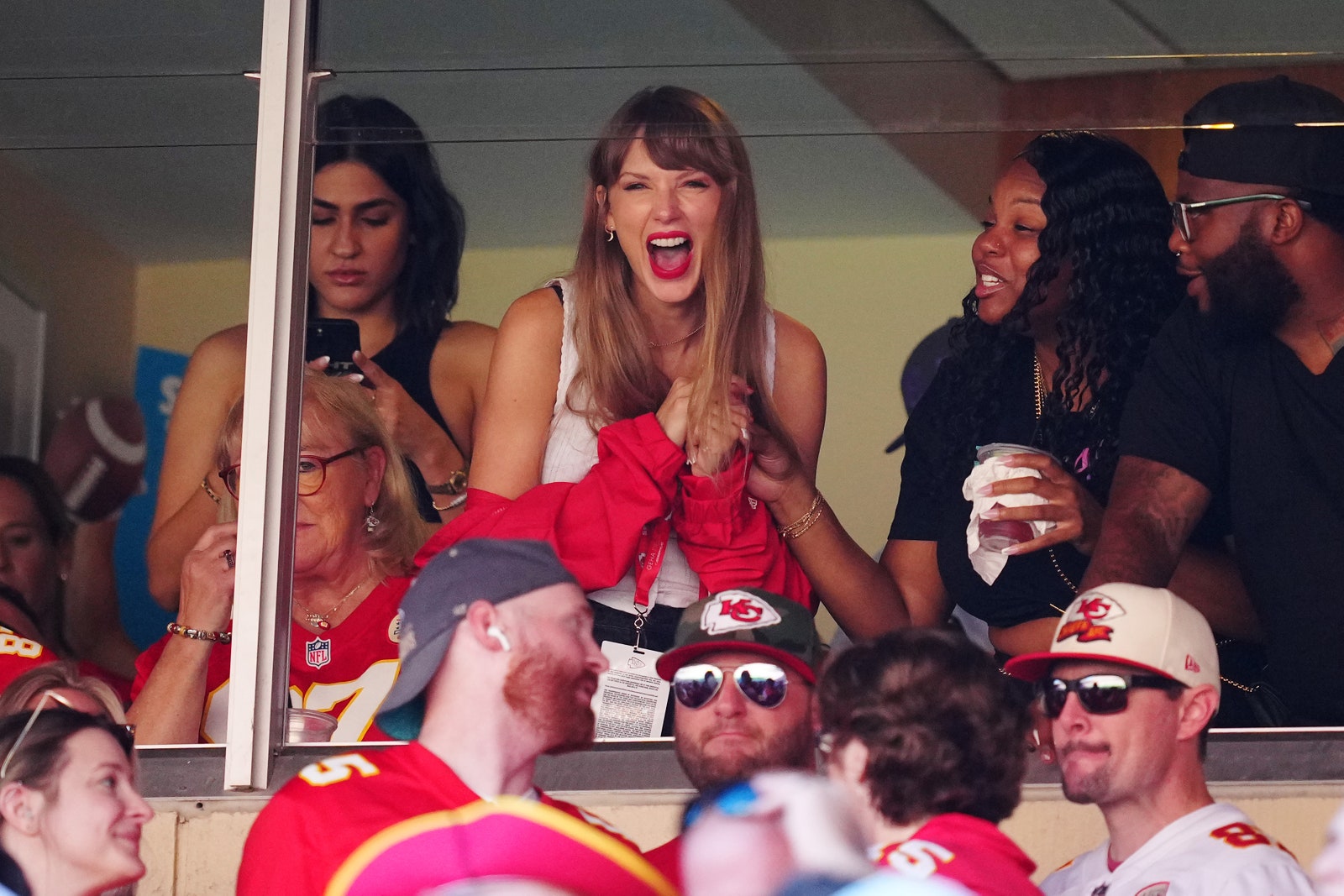 L'histoire d'origine de Taylor Swift et Travis Kelce confirme que son histoire de bracelet a plutôt fonctionné L'histoire d'origine de Taylor Swift et Travis Kelce confirme que son histoire de bracelet a en fait fonctionné