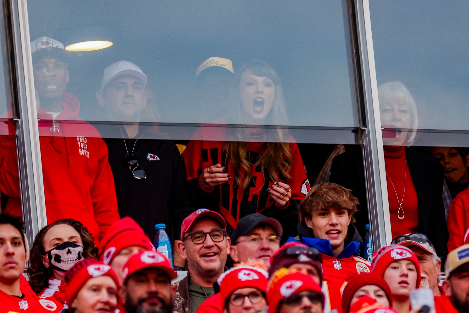 Taylor Swift à Kansas City – encore une fois – pour encourager Travis Kelce au match Chiefs-Bills Taylor Swift assiste au match entre les Bills de Buffalo et les Chiefs de Kansas City au GEHA Field d'Arrowhead...