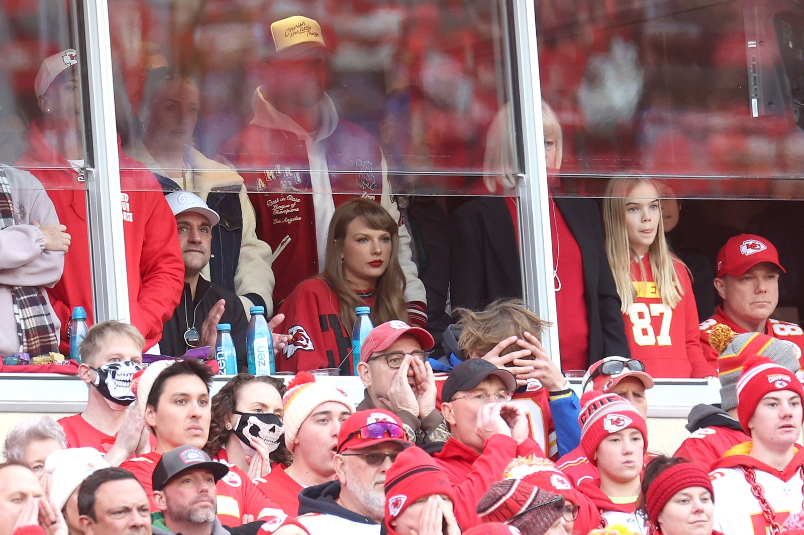 Taylor Swift à Kansas City – encore une fois – pour encourager Travis Kelce au match Chiefs-Bills Taylor Swift assiste au match entre les Bills de Buffalo et les Chiefs de Kansas City au GEHA Field d'Arrowhead...
