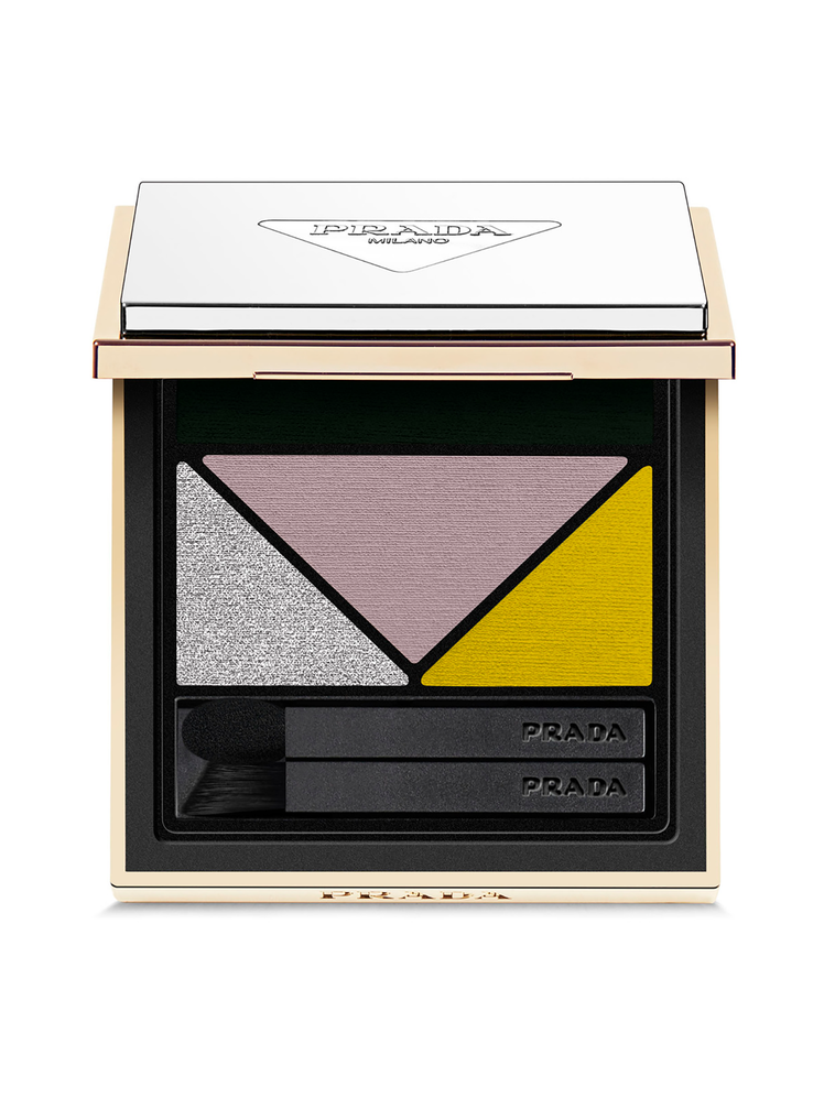 Prada Beauty est l'évanouissement des sourcils hauts de la saison