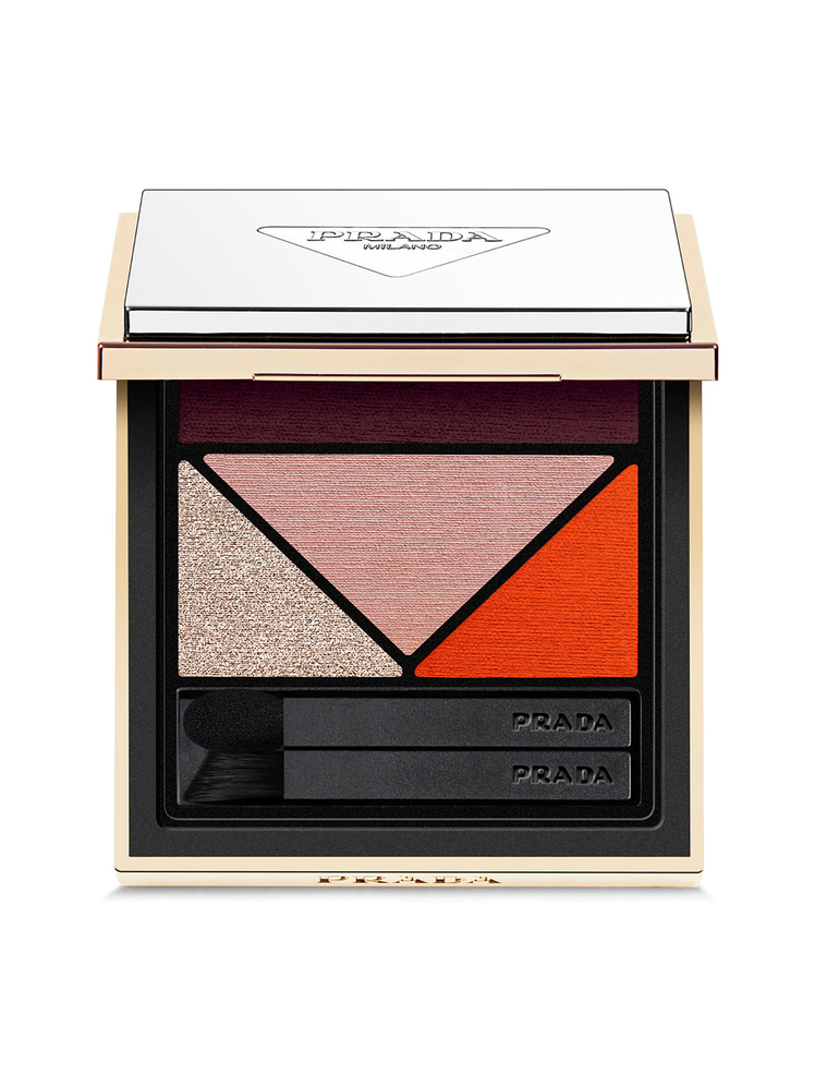 Prada Beauty est l'évanouissement des sourcils hauts de la saison