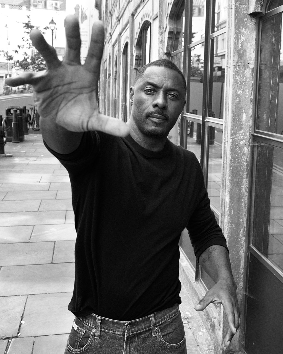 Idris Elba voulait juste être lui-même pour sa campagne Calvin Klein Idris Elba voulait juste être lui-même pour sa campagne Calvin Klein