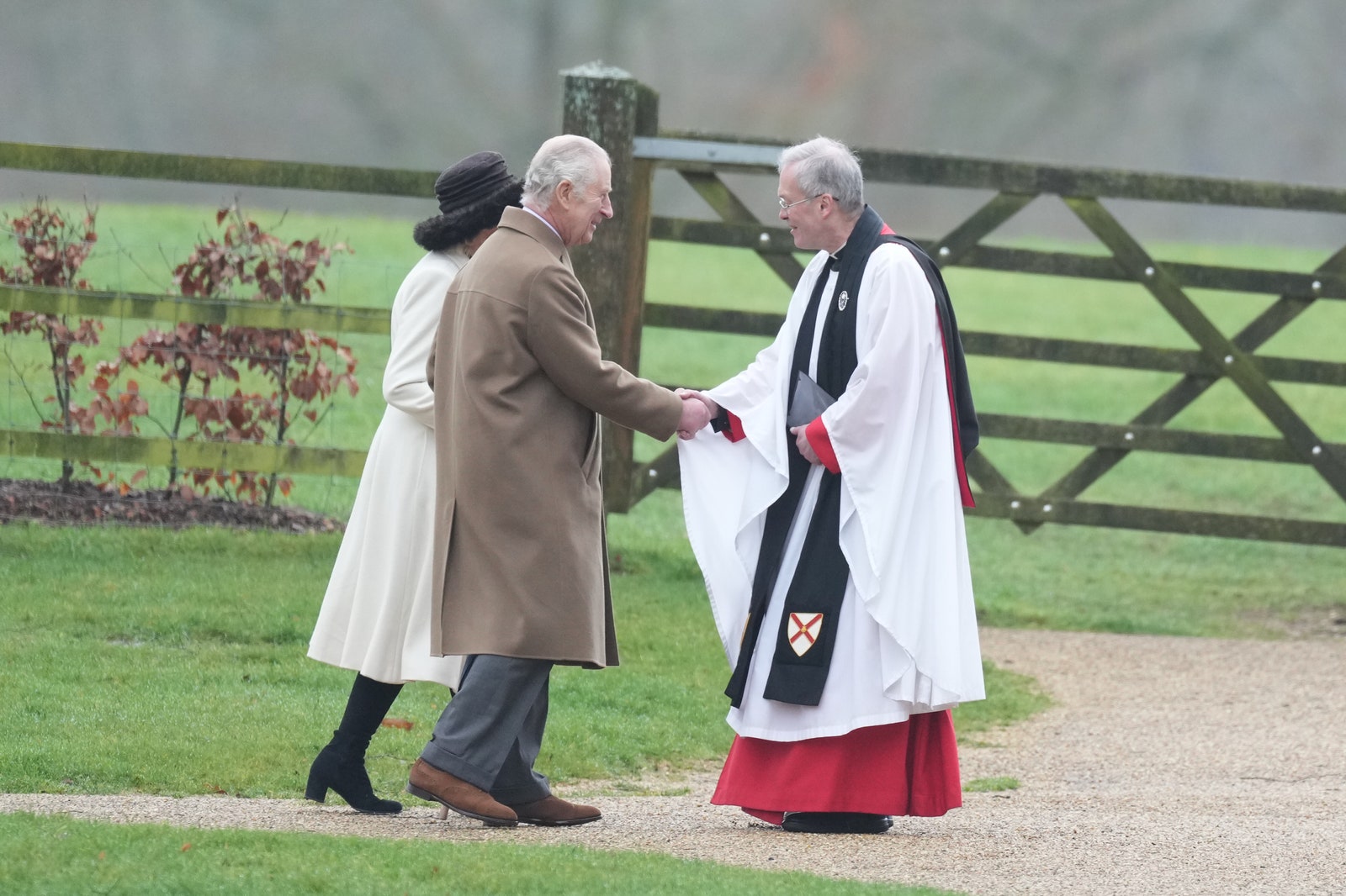 Le roi Charles fait sa première apparition publique après l'annonce d'un cancer Le roi Charles III et la reine Camilla arrivent à un service religieux dominical à l'église St Mary Magdalene à Sandringham Norfolk...