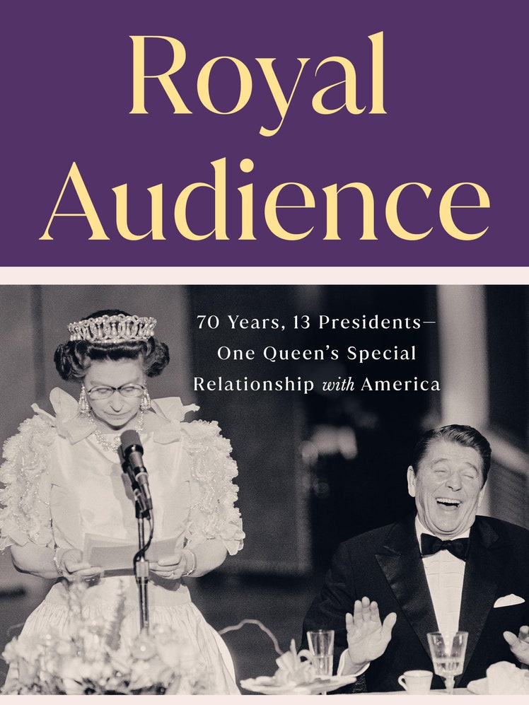 L’image contient peut-être : Ronald Reagan, livre, publication, appareil électrique, microphone, adulte, personne, mariage et accessoires