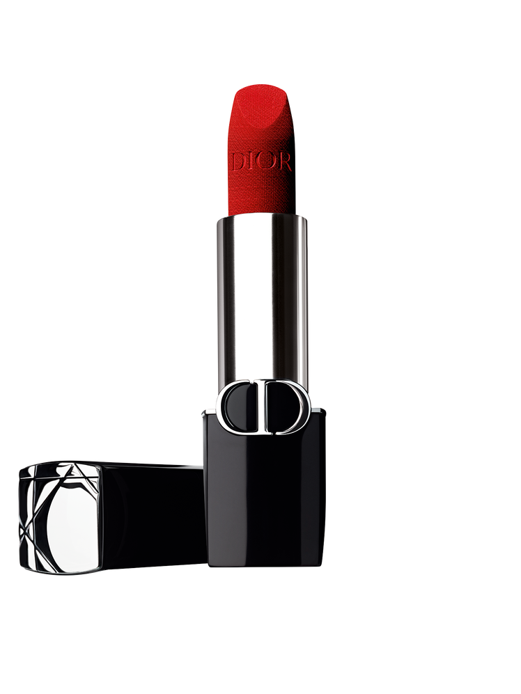 Rachel Zegler sur le rouge à lèvres West Side Story, les pinces papillon Y2K et les cheveux enviables de Gloria Estefan