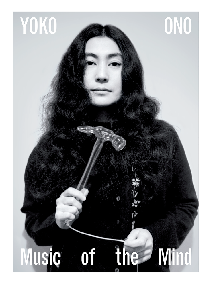 Les vies privées de Yoko Ono, David Bowie et George Gershwin colorent ces nouvelles biographies L’image contient peut-être : Yoko Ono, Adulte, Personne, Visage, Tête, Photographie, Portrait, Appareil, Marteau, Outil, Partie du corps et Doigt