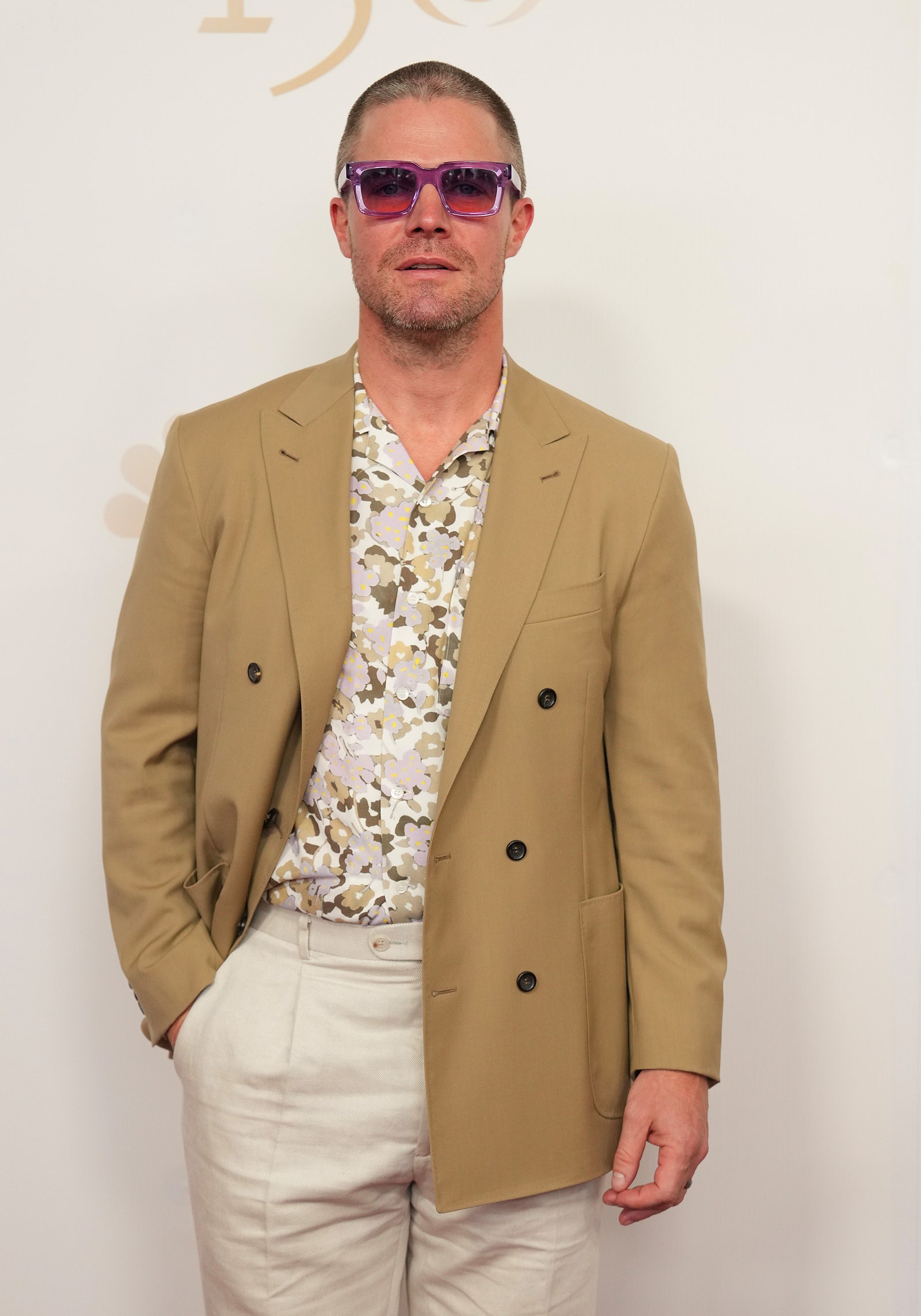 L'image peut contenir Oliver Betke Blazer Vêtements Manteau Veste Pardessus Personne adulte Accessoires et lunettes
