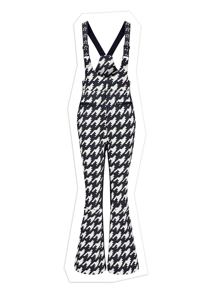 Comment Rachelle Hruska a transformé l'artisanat en un langage d'amour L’image peut contenir : Vêtements, Pantalons, Robe, Vêtements de cérémonie et Manteau