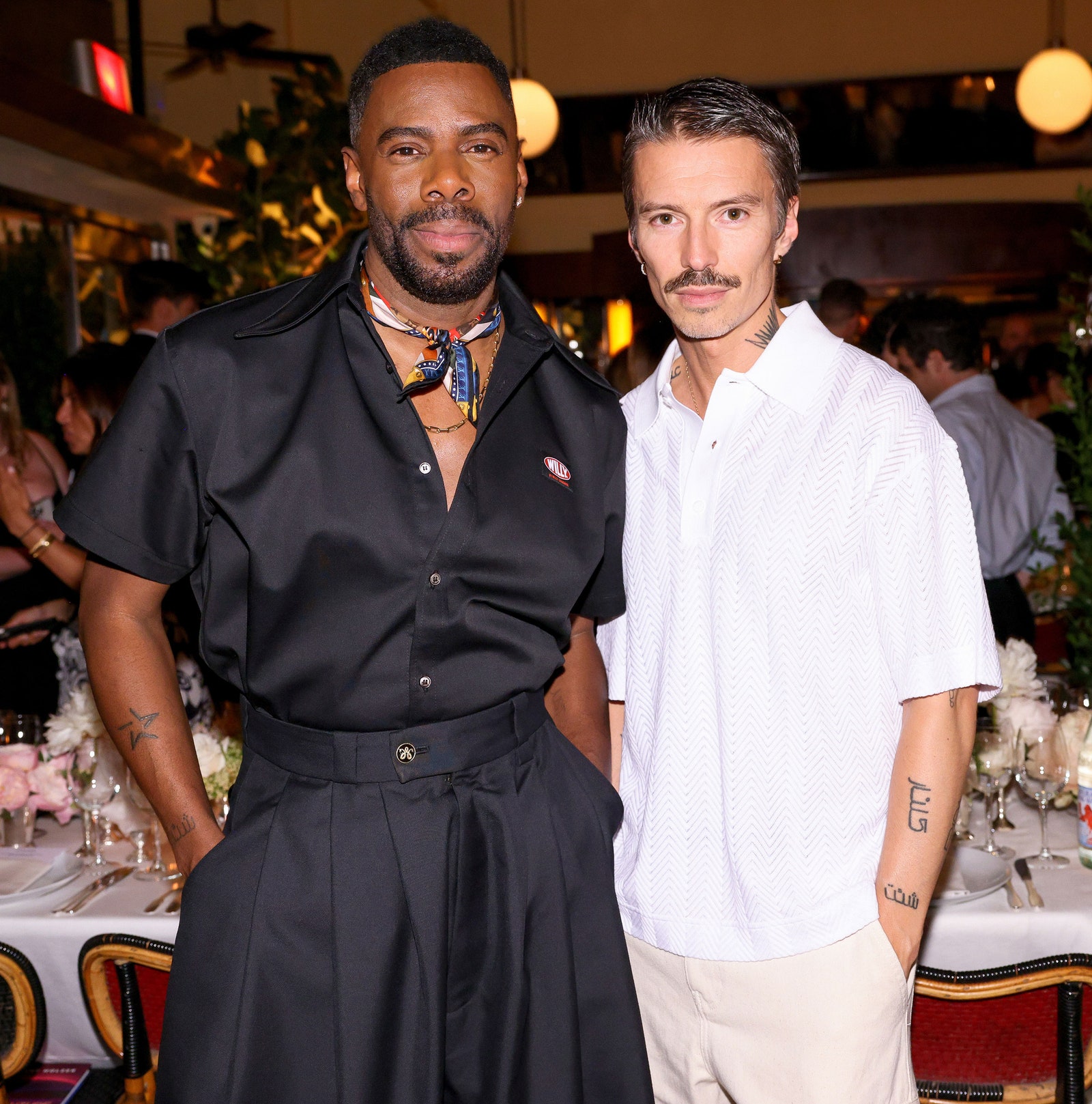 Tout était question de Tribeca et Robert De Niro lors de ce dîner de mode L'image peut contenir Colman Domingo Personne adulte Lampe Lame Couteau Accessoires d'armes Bijoux Collier et chaise