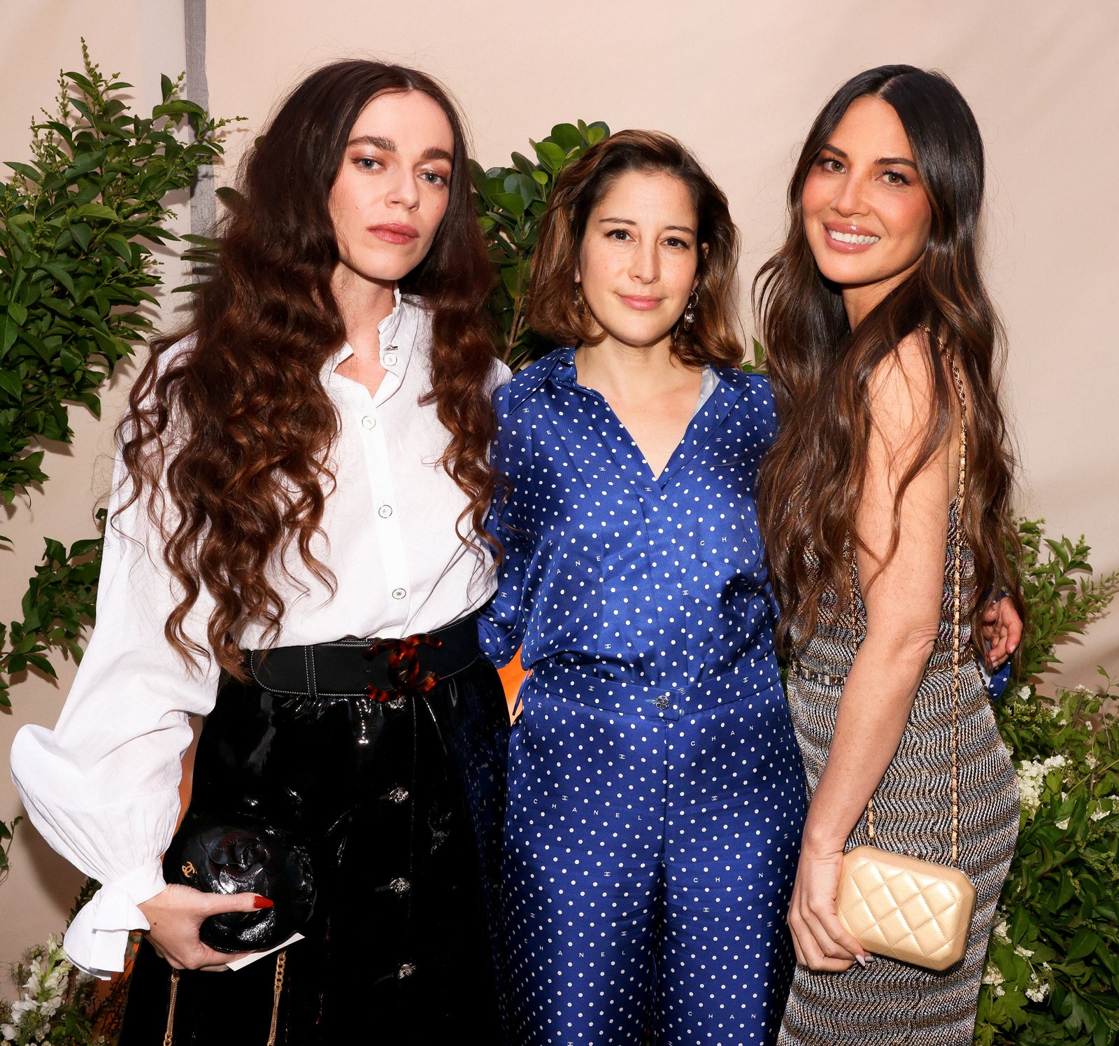 Tout était question de Tribeca et Robert De Niro lors de ce dîner de mode L'image peut contenir Hailey Gates Olivia Munn Rachel Antonoff Cheveux bruns Personne Adulte Accessoires Sac et sac à main