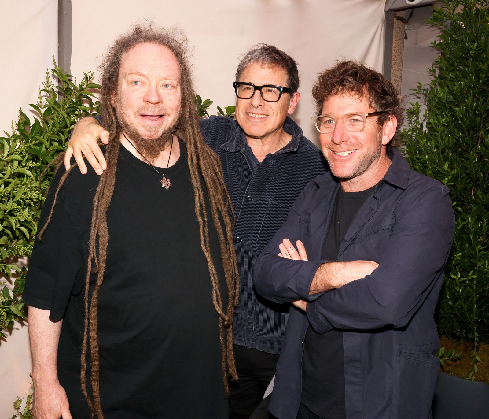 Tout était question de Tribeca et Robert De Niro lors de ce dîner de mode L'image peut contenir Jaron Lanier David O. Russell Visage Tête Personne Photographie Portrait Blazer Vêtements et manteau