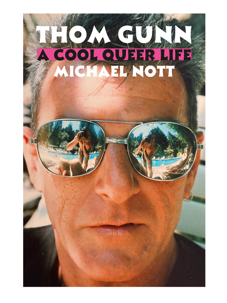 L’image peut contenir : Accessoires, Lunettes de soleil, Lunettes, Visage, Tête, Personne, Photographie, Portrait et Adulte