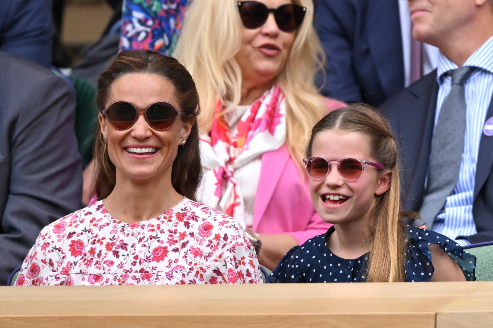 L'image peut contenir Pippa Middleton Accessoires Lunettes de soleil Lunettes Personnes Personne Adulte Enfant Tête et visage