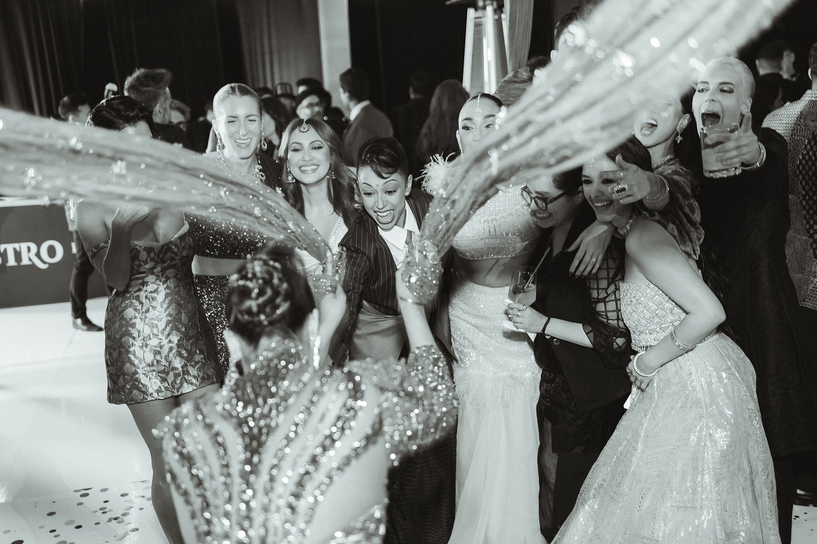 L'image peut contenir Liza Koshy Francia Raisa Vêtements Robe Vêtements de cérémonie Robe de mode Mariage et robe de mariée