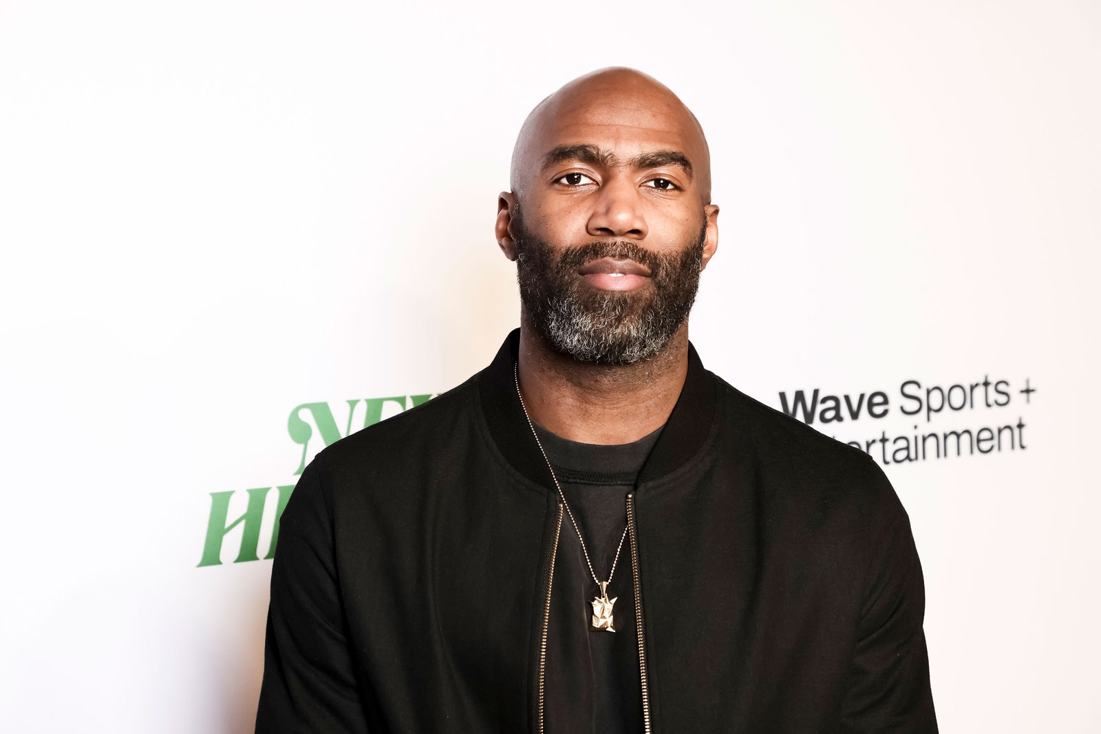 L'image peut contenir Malcolm Jenkins Accessoires Personne adulte Pendentif Bijoux Collier Tête Évêque Prêtre et visage