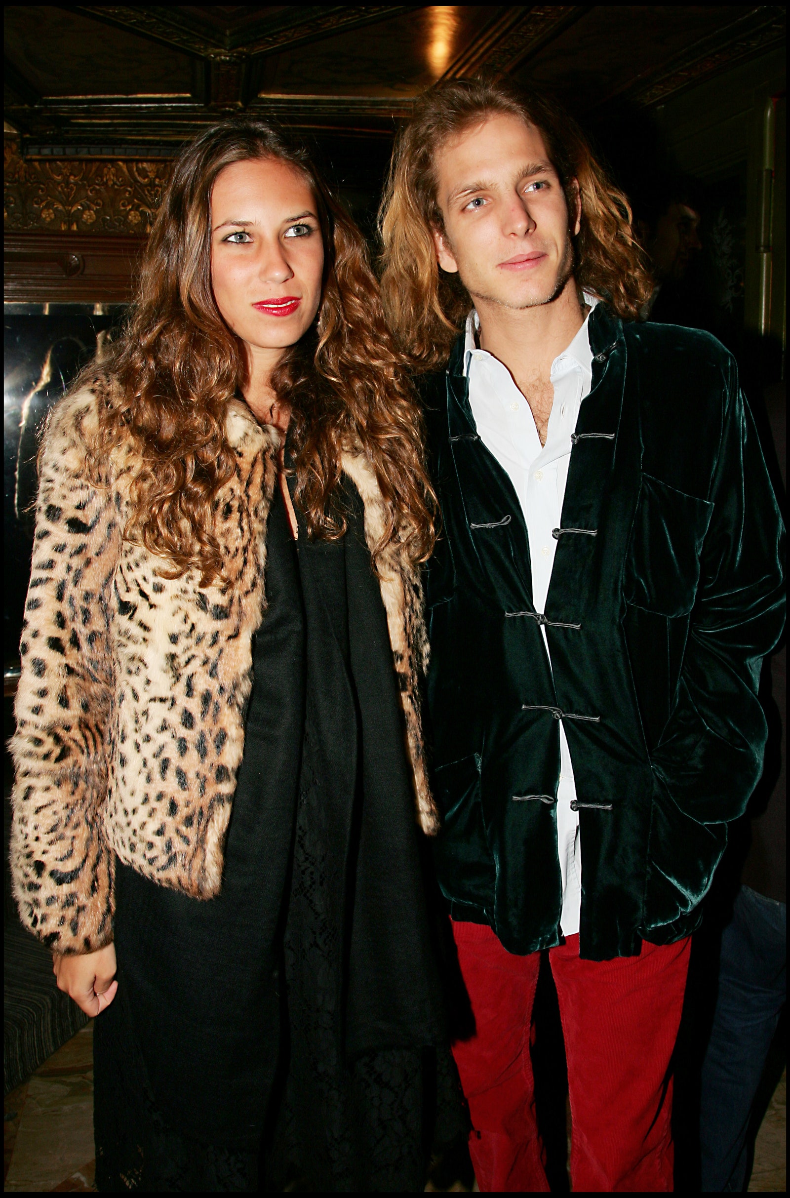 L'image peut contenir Tatiana Santo Domingo Vêtements Manteau Veste Manches Longues Velours Adulte Personne et Mode