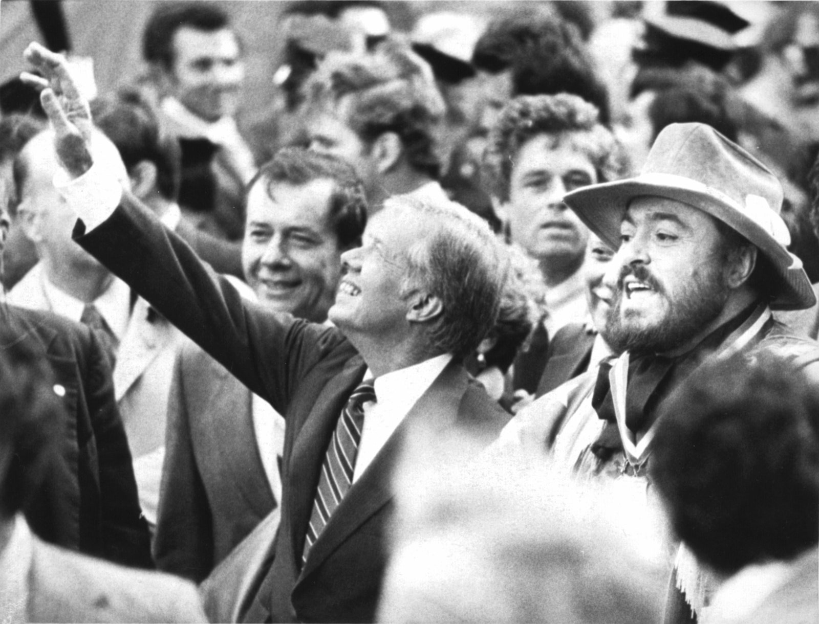 Jimmy Carter, notre président de la culture pop L'image contient peut-être Luciano Pavarotti Jimmy Carter Personnes Personne Tête Visage Accessoires Vêtements de cérémonie Cravate et vêtements