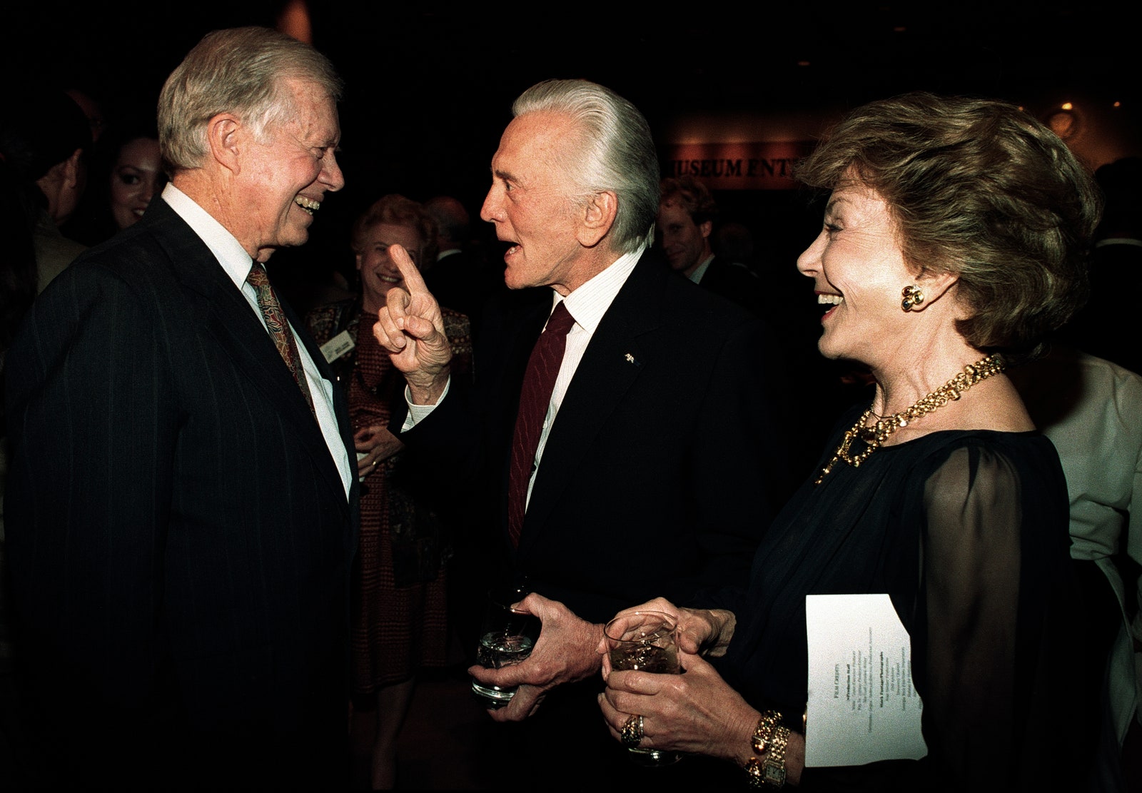 Jimmy Carter, notre président de la culture pop L'image peut contenir Anne Buydens Jimmy Carter Sandra Stotsky Accessoires Tenue de soirée Cravate Bijoux et collier