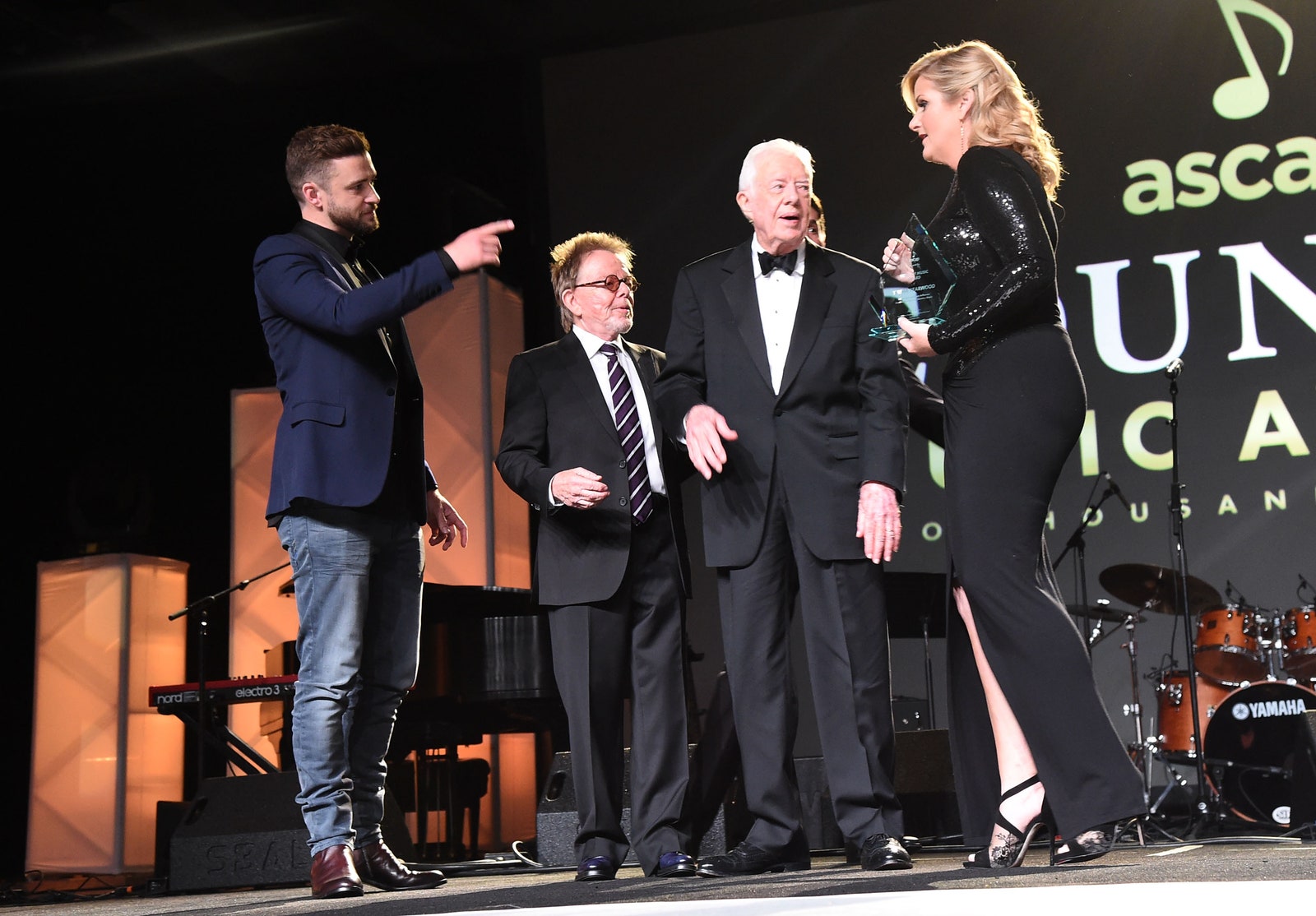 Jimmy Carter, notre président de la culture pop L'image peut contenir Jimmy Carter Marcus Prinz von Anhalt Trisha Yearwood Justin Timberlake Scène et accessoires