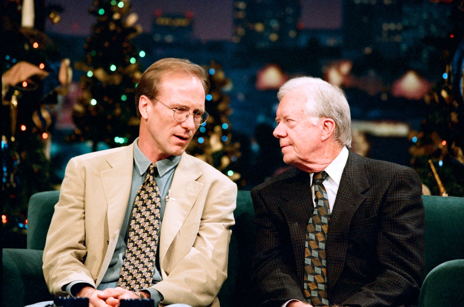 Jimmy Carter, notre président de la culture pop L'image peut contenir William Hurt Jimmy Carter Blazer Vêtements Manteau Veste Accessoires Tenue de soirée Cravate et Adulte