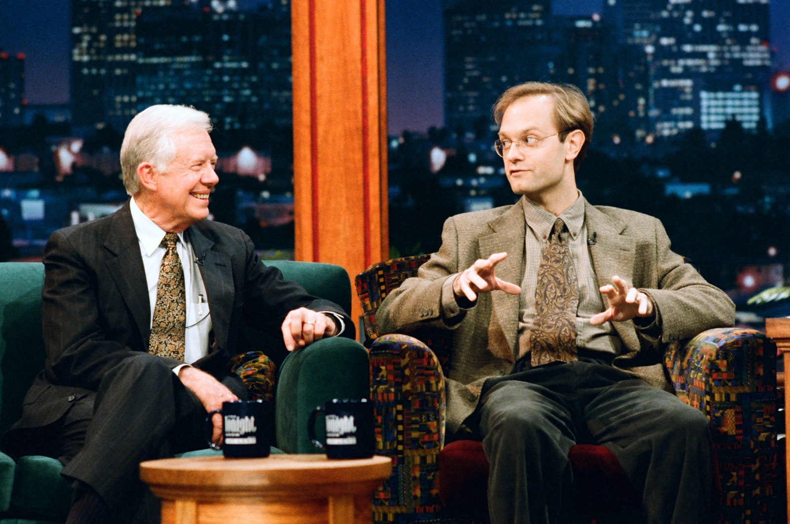 Jimmy Carter, notre président de la culture pop L'image peut contenir David Hyde Pierce Jimmy Carter Conversation Personne Accessoires Tenue de soirée Cravate Adulte et Interview