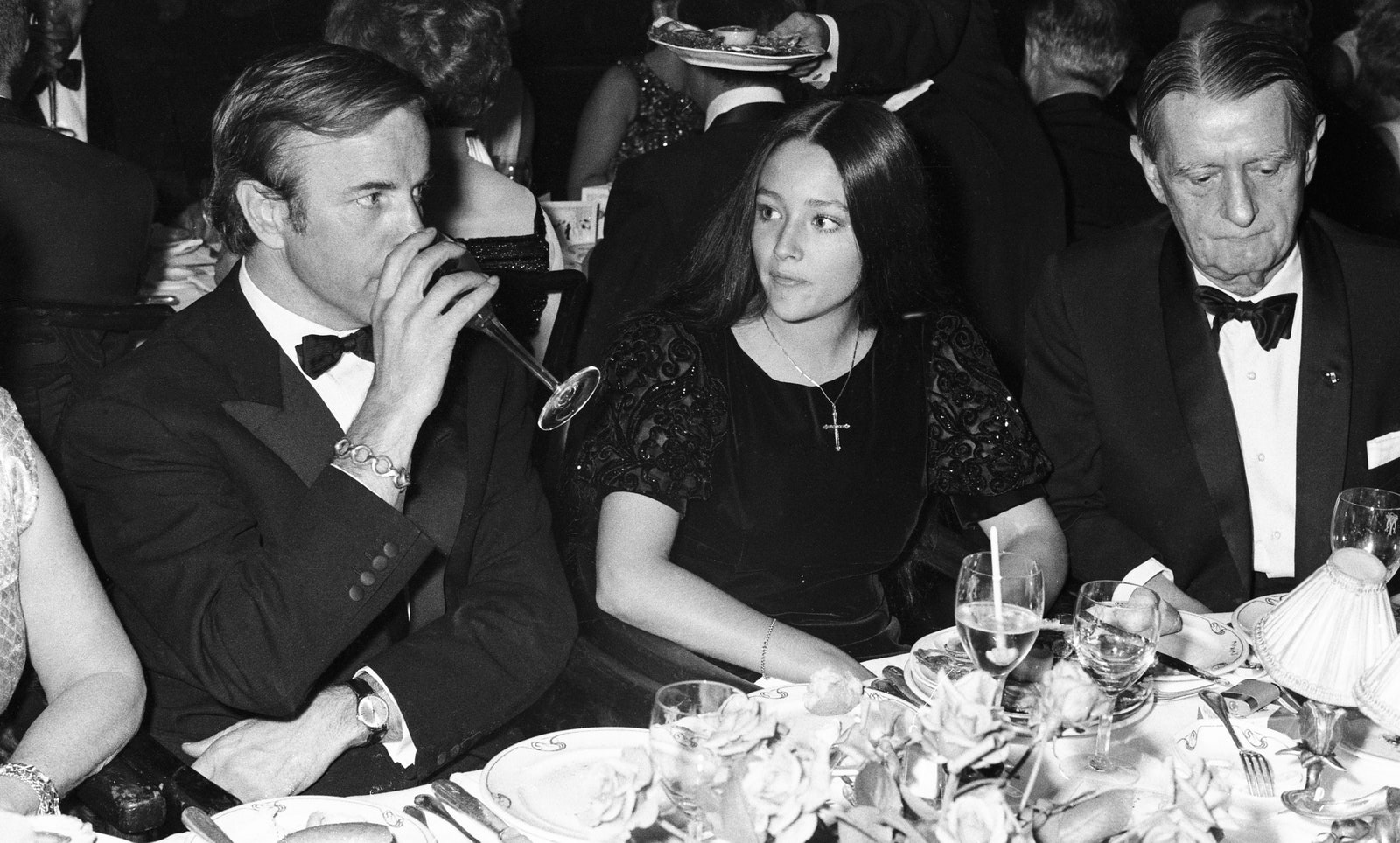 L'image peut contenir Itamar Franco Georges Auric Olivia Hussey Vêtements Tenue de soirée Accessoires de costume Cravate et Adulte