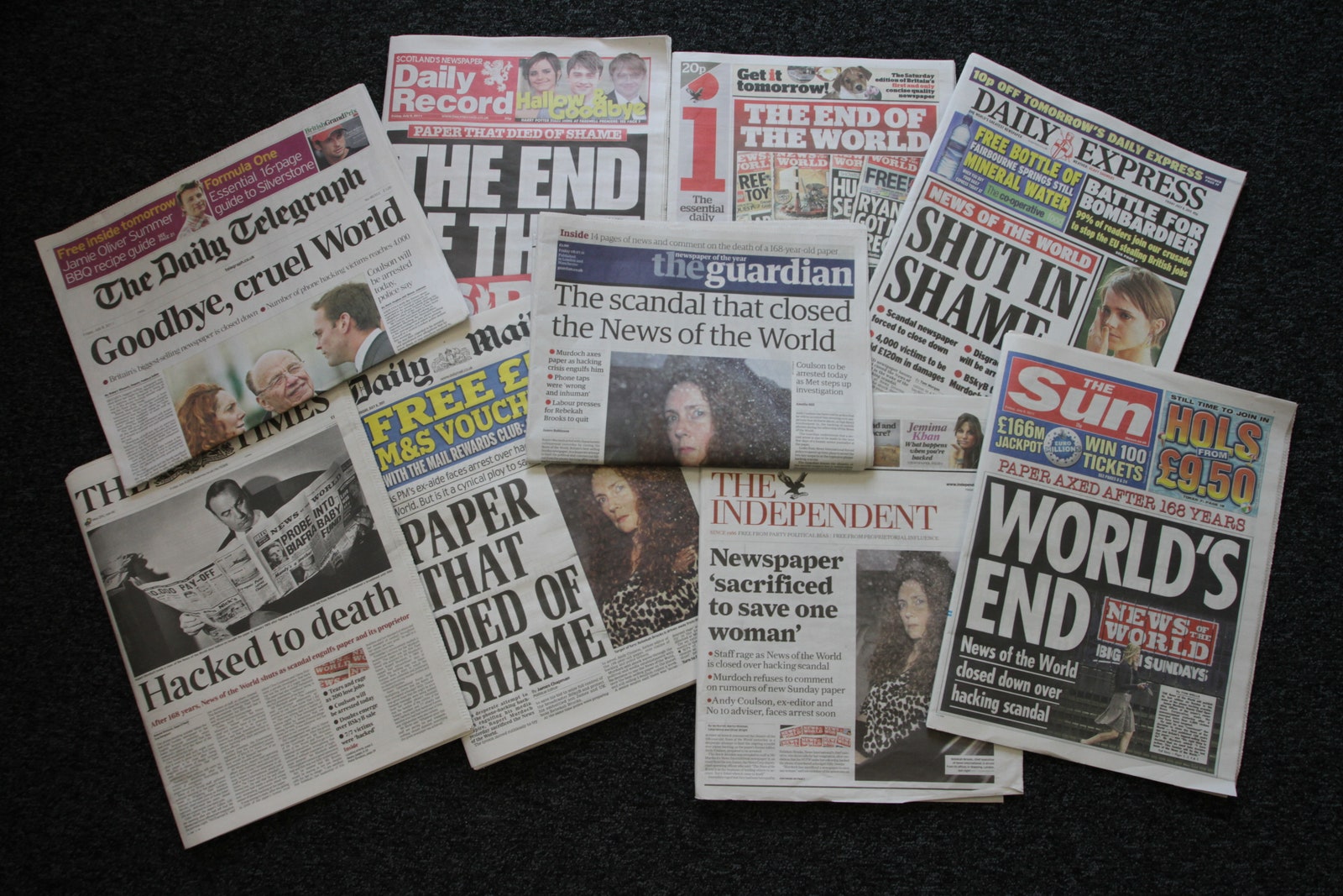 Comment le prince Harry a posé une bombe à retardement sous l'empire Murdoch L'image peut contenir Rebekah Brooks Emma Watson Rupert Murdoch Rebekah Brooks Personne de publication Texte et journal