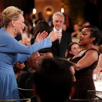 Ayo Edebiri assiste aux Golden Globes 2025 dans le style « Leading Lady » Ayo Edebiri assiste aux Golden Globes 2025 dans le style « Leading Lady »