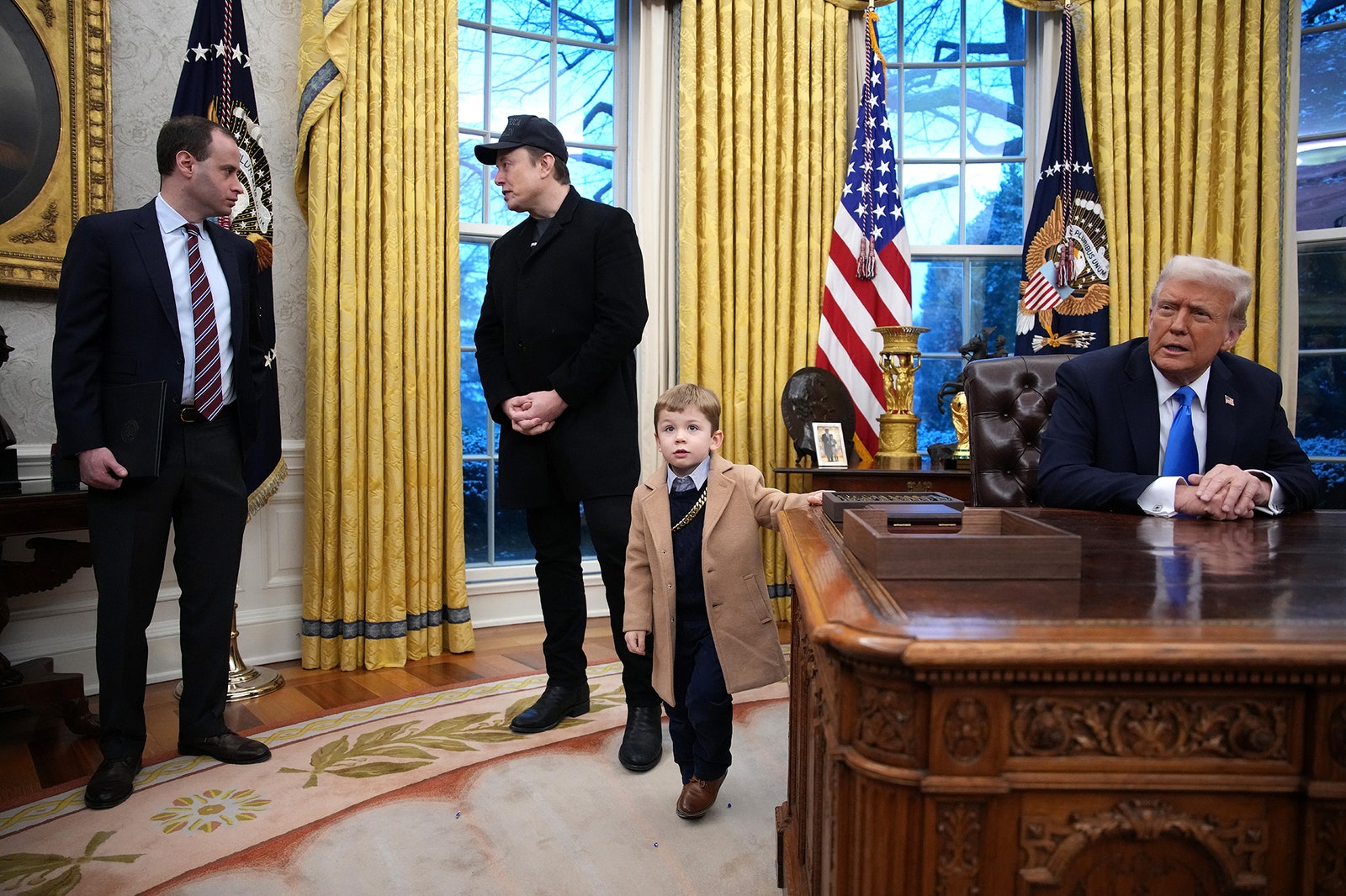 L'image peut contenir Donald Trump Sami Sarjula Elon Musk Clothing Hat Accessoires d'usure formelle Tie Adulte et personne