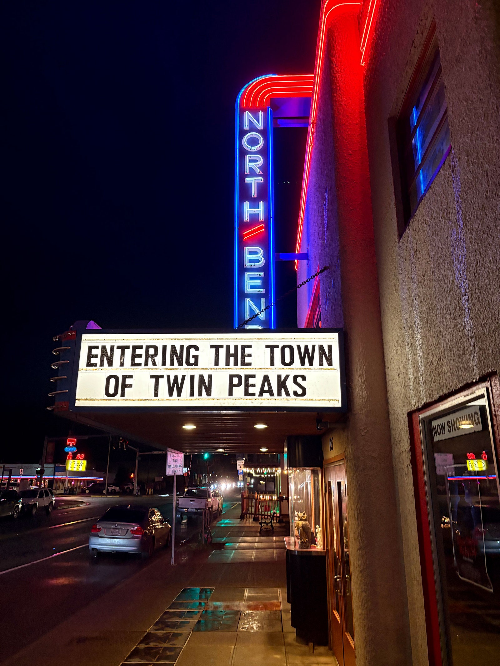 L'image peut contenir le transport de voitures urbaines de la rue City Road