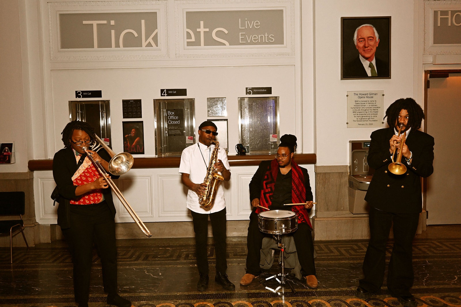 L'image peut contenir Grady Champion Group Performance Activités de loisirs Music Band Music Band Musical Instrument et musicien