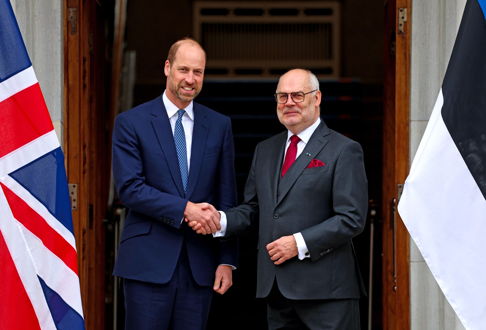 L'image peut contenir les accessoires de drapeau du prince William Duke de Cambridge