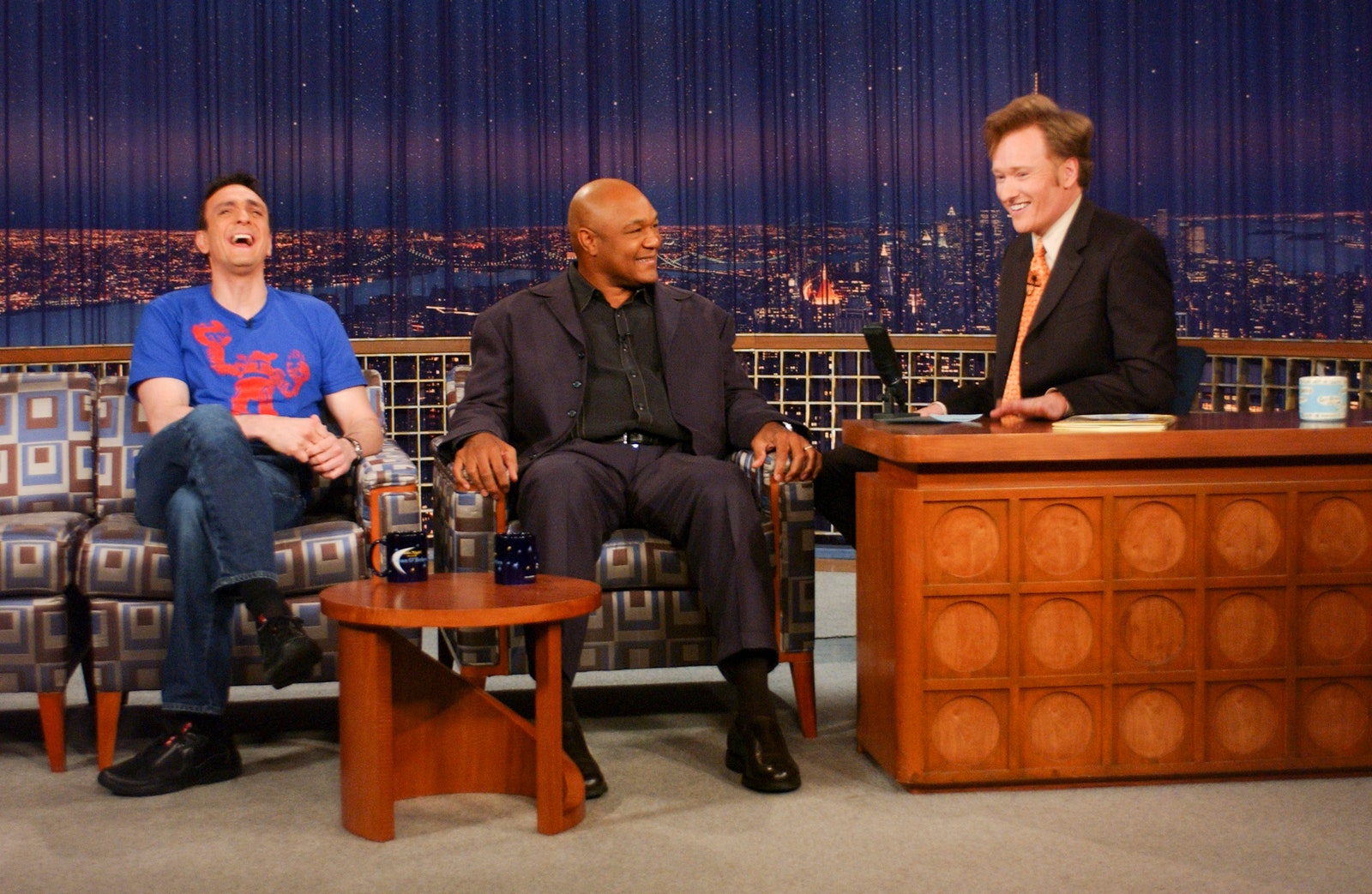 L'image peut contenir Conan O'Brien George Foreman Hank Azaria Vêtements de chaussures Personnes adolescents et adultes