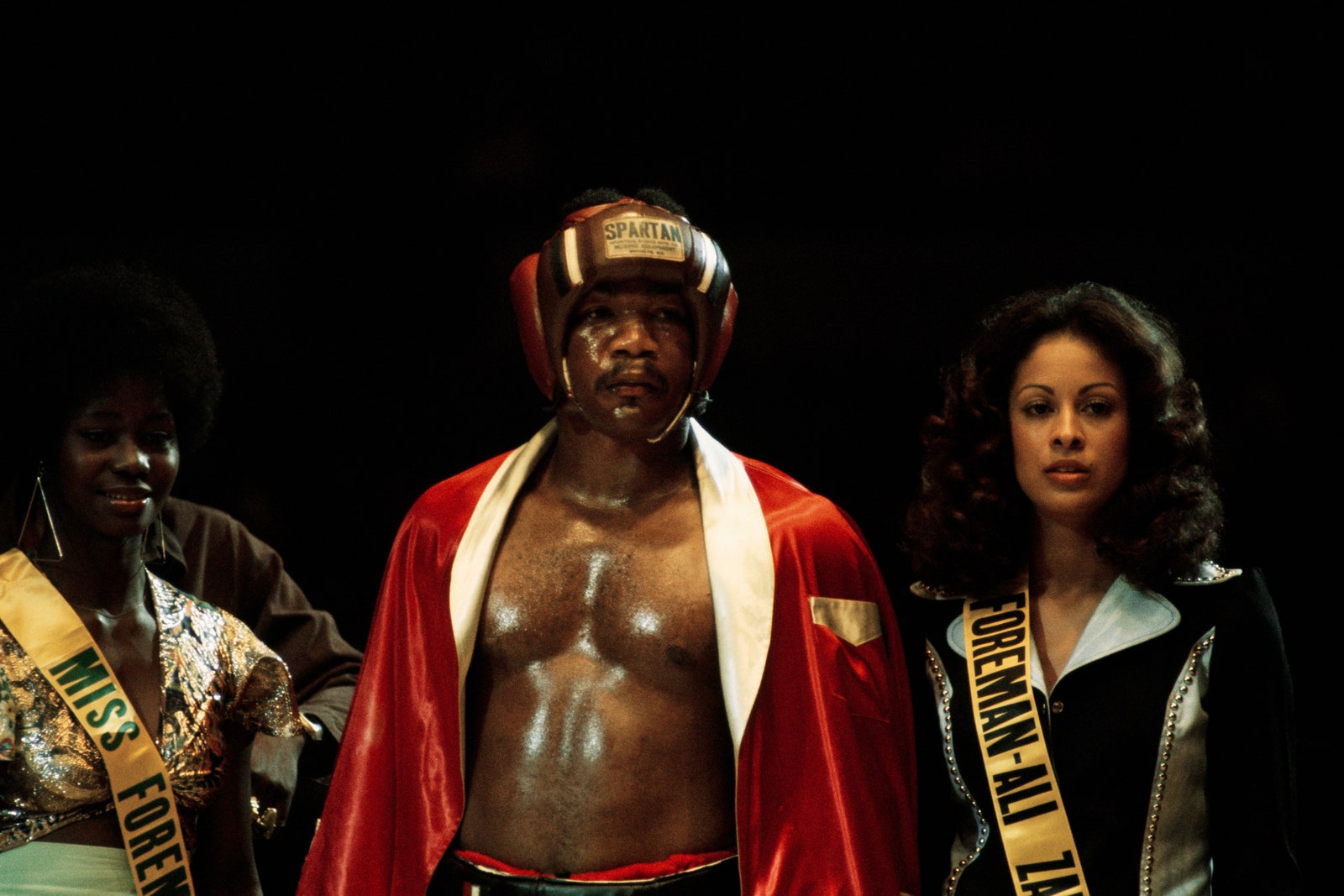 L'image peut contenir le casque et la personne du casque et personne