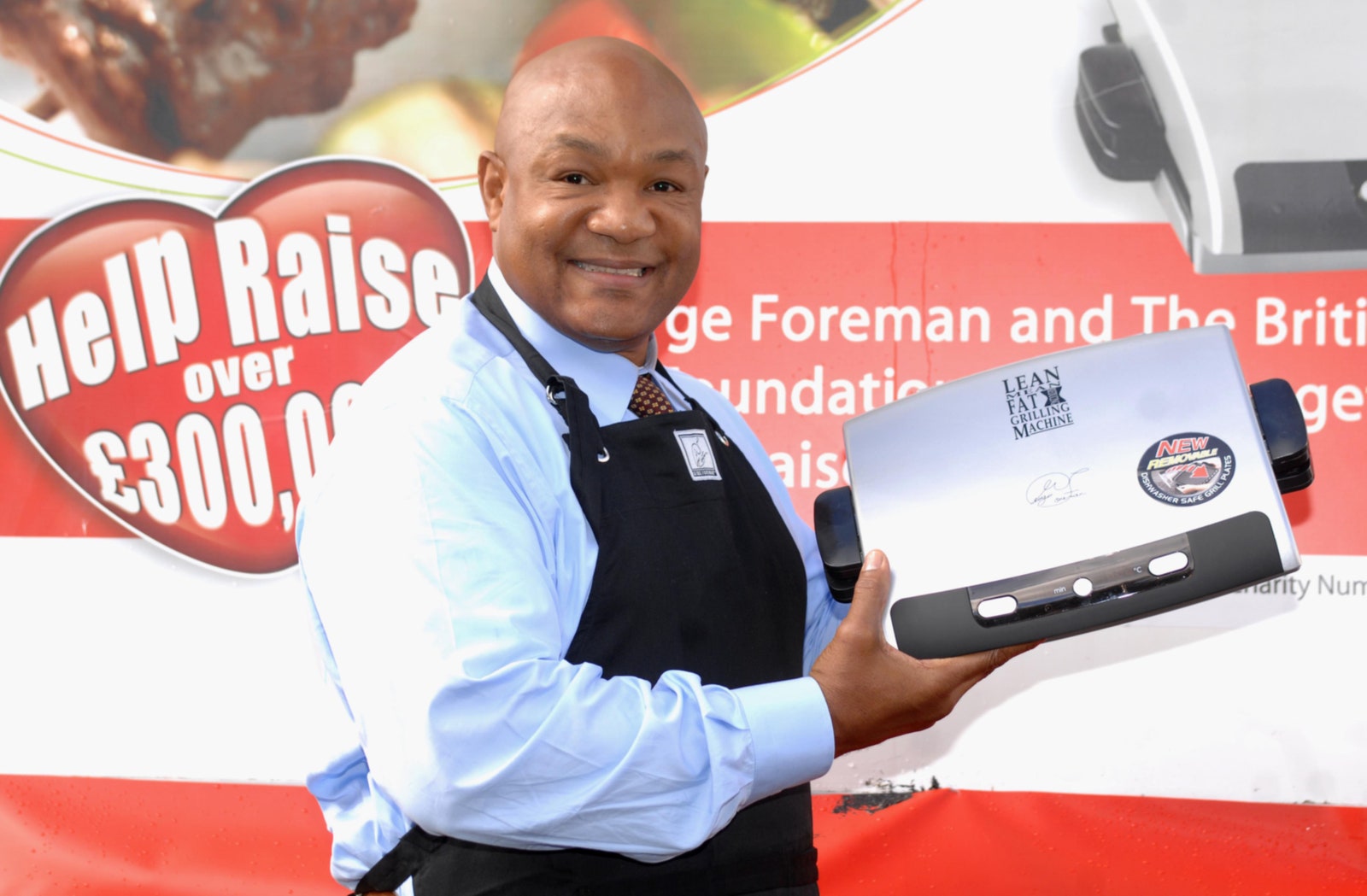 L'image peut contenir George Foreman Person adulte de l'appareil électrique accessoires de microphone
