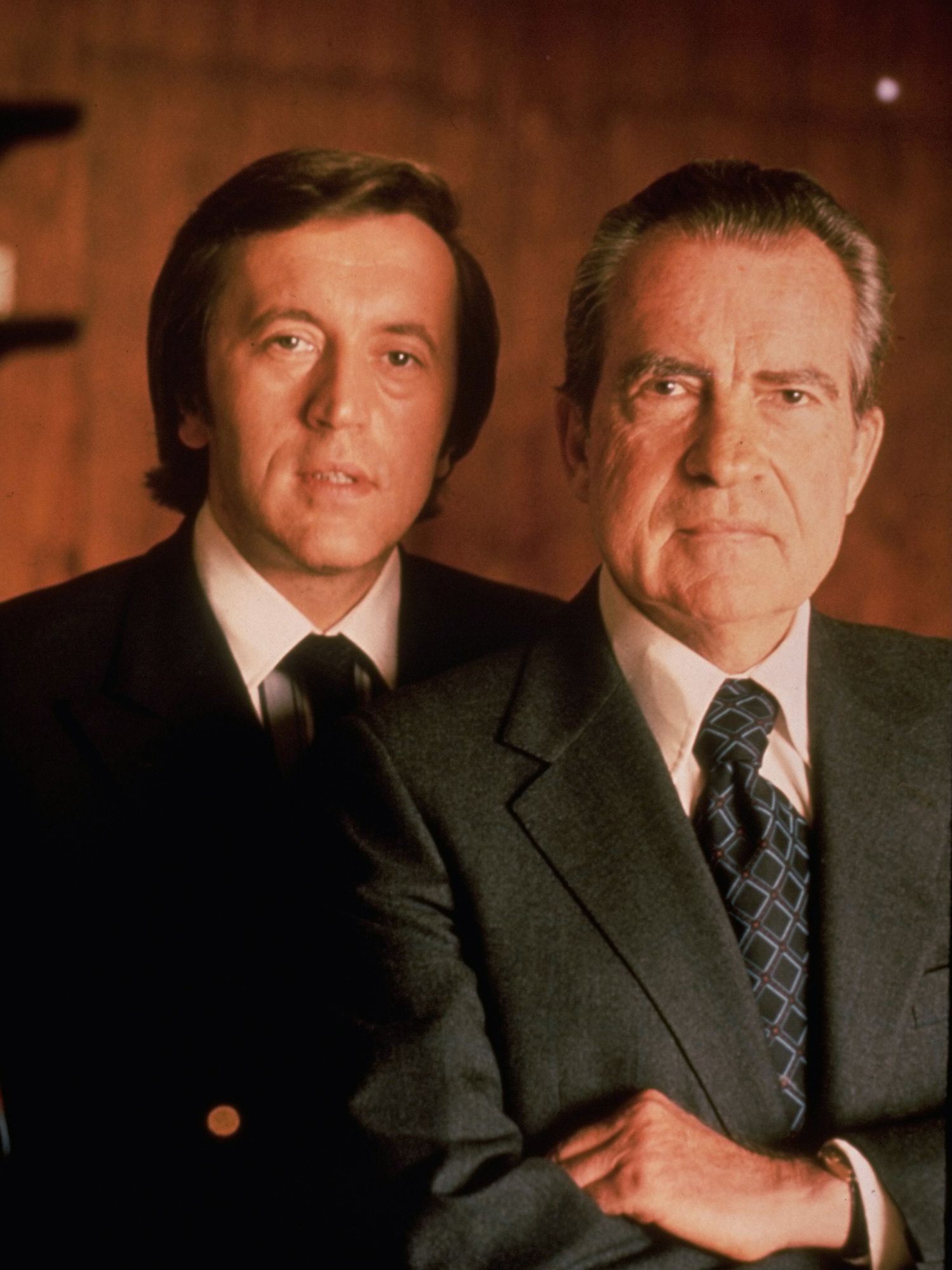 L'image peut contenir Richard Nixon David Frost Accessoires Forme d'usure formelle Tie Face Personne Personne Photographie et portrait