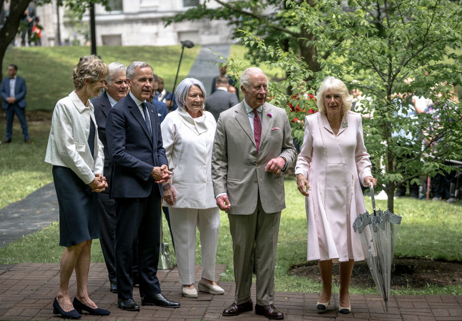 L'image peut contenir Mark Carney Charles Prince de Galles Beatriz Sarlo Tadeusz łomnicki Person Vêtements et chaussures