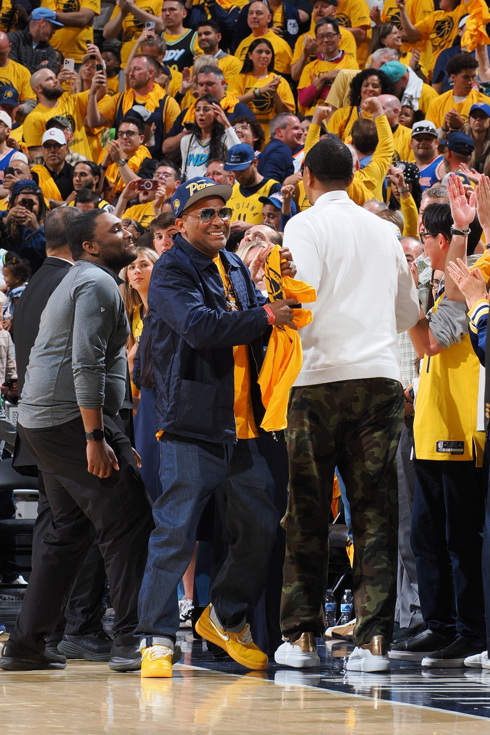 L'image peut contenir Mike Epps Francesca Marsaglia Mary Grandpr Alberto Ruizgallardón Fiona Ma et Chris Fedak