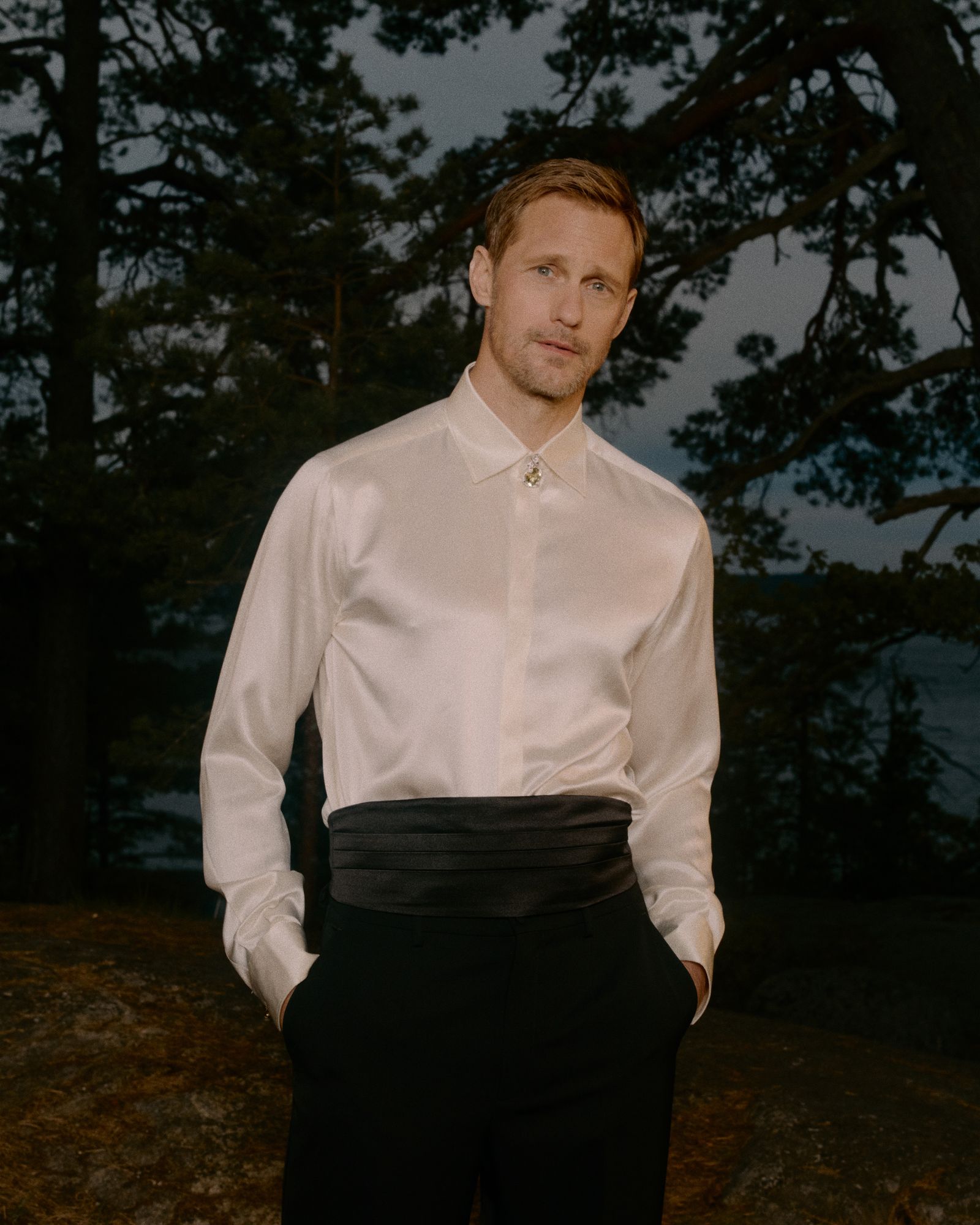L'image peut contenir Alexander Skarsgård Vêtements Shirt Personne adulte Shirt Chemise Blouse à manches longues et à manches longues