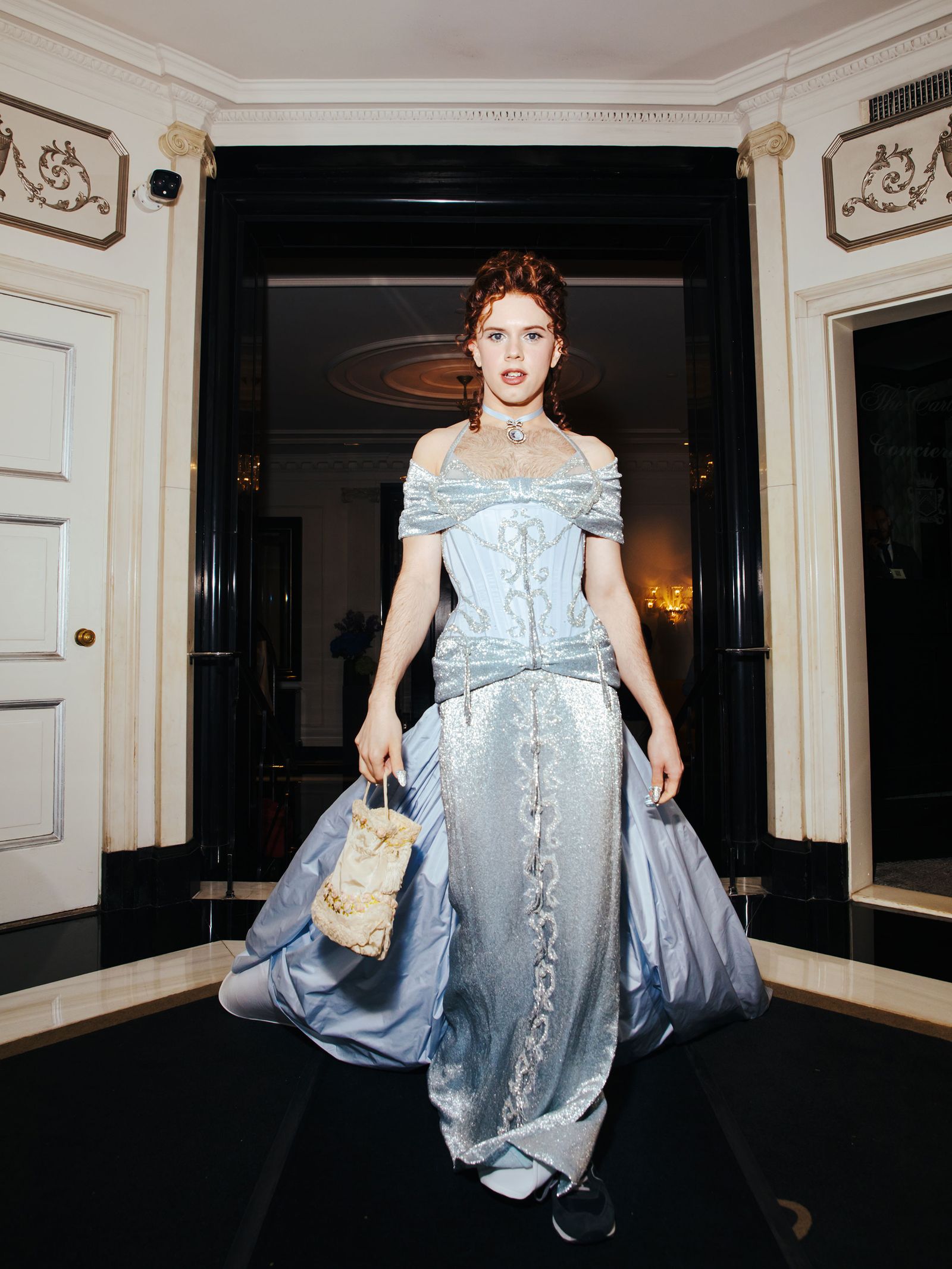 L'image peut contenir Cole Escola Vêtements Robe de soirée robe de soirée Formelle Pantal Pantal