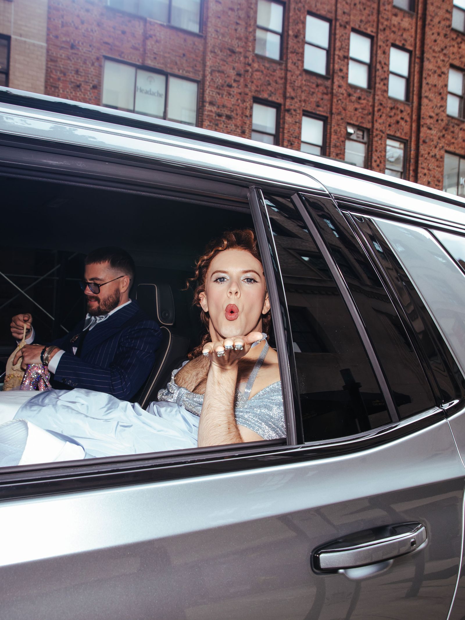 L'image peut contenir Cole Escola Head Person Face ACCESSOIRES ACCESSOIRES ACCESSOIRES VÉHICULE DE TRANSFORMATION AUTRE