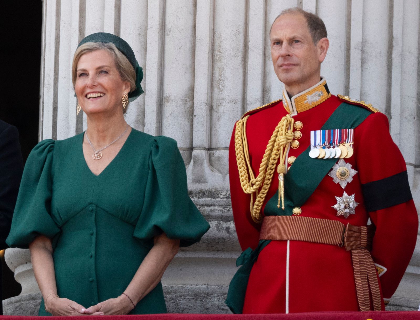 L'image peut contenir la comtesse Sophie de la personne Wessex accessoires pour adultes