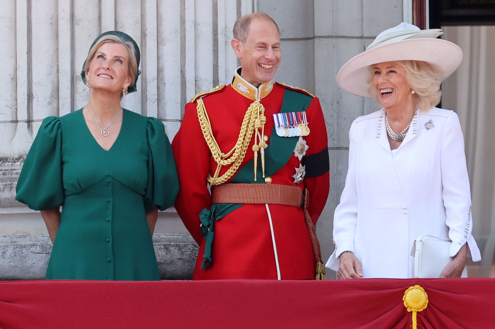 L'image peut contenir Jörg Kastendiek Sophie comtesse de Wessex Vanessa Redgrave Person de vêtements pour adultes et mariage