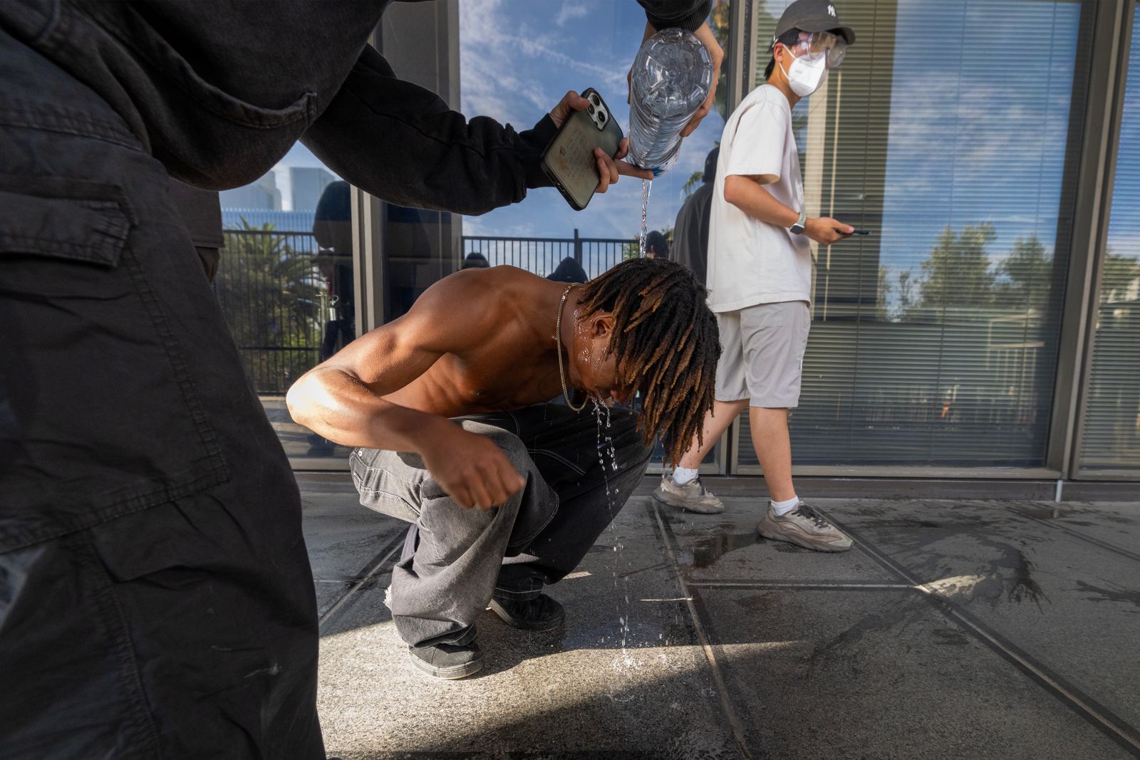 L'image peut contenir Asa Jackson Vêtements de chaussures de chaussures de chaussures Chapeau adulte et montre-bracelet