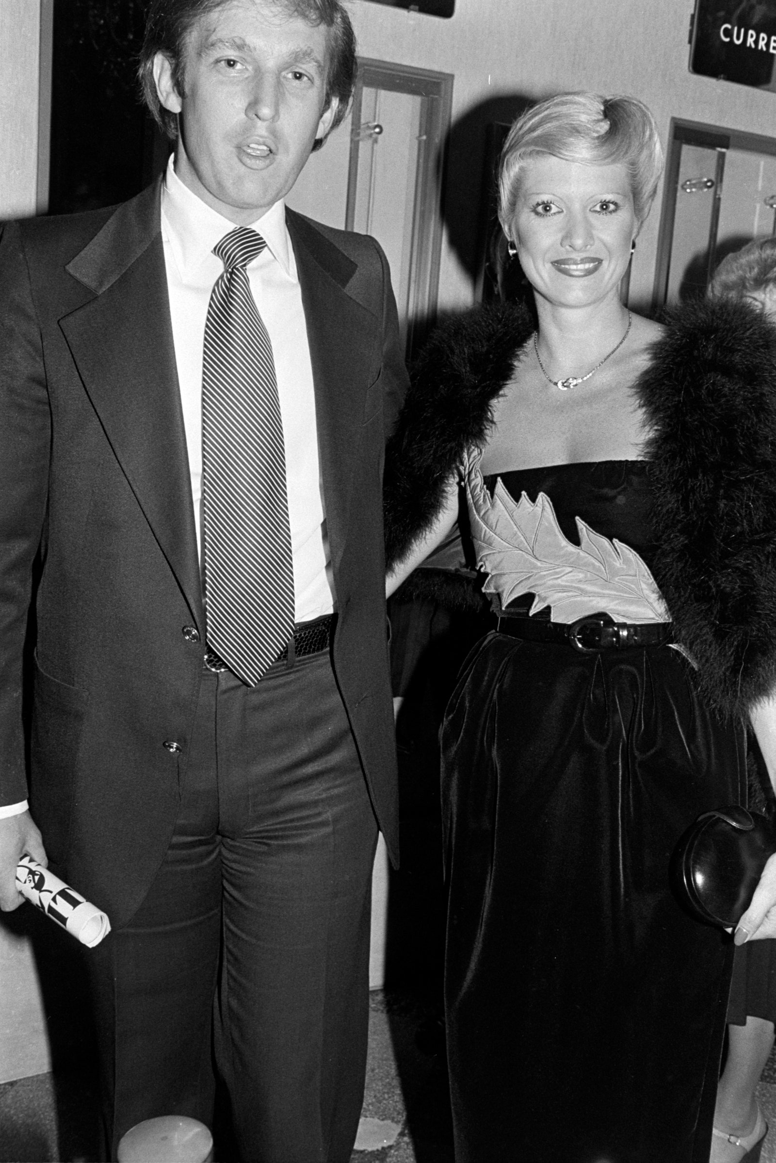 L'image peut contenir Donald Trump Ivana Trump Vêtements d'usure formelle Association des accessoires Personnes Entrez le manteau et la mode pour adultes